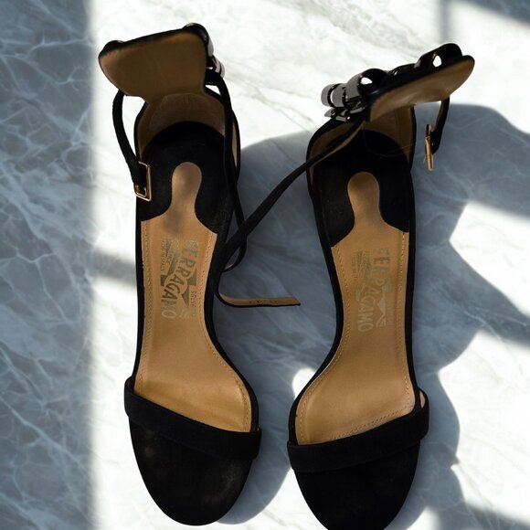 Salvatore Ferragamo Black Suede Bow Sandals – Size 7.5 (Made in Italy) - Picture 1 of 8